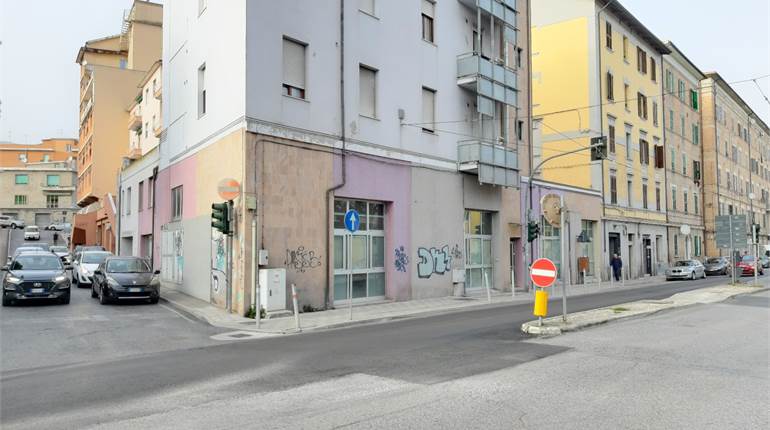 UFFICIO AMPIO CON GARAGE  ANCONA