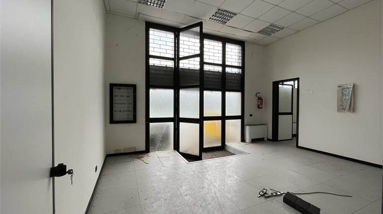 Magazzino con uffici Ancona Baraccola