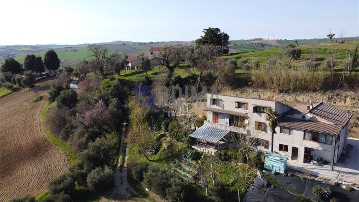 Villa Bifamiliare in Vendita a Filottrano (AN)