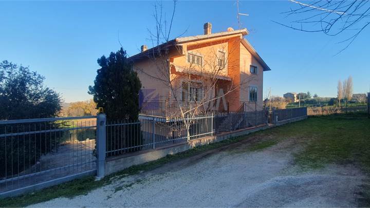 Cupramontana Villa singola con giardino e annessi