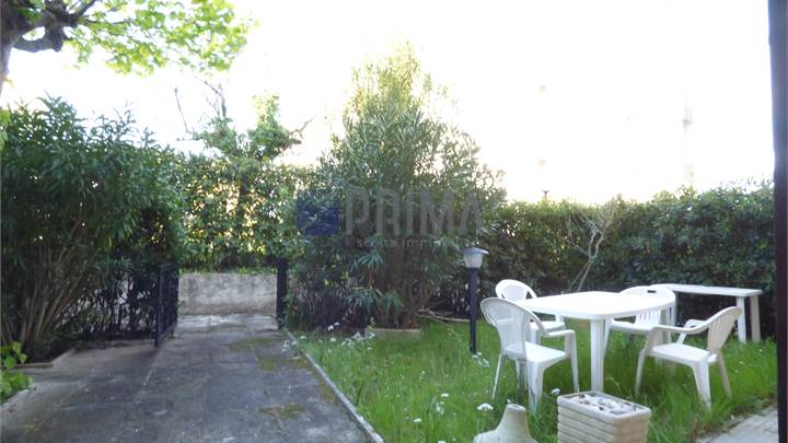 Immobile con giardino e posto auto vicino al mare