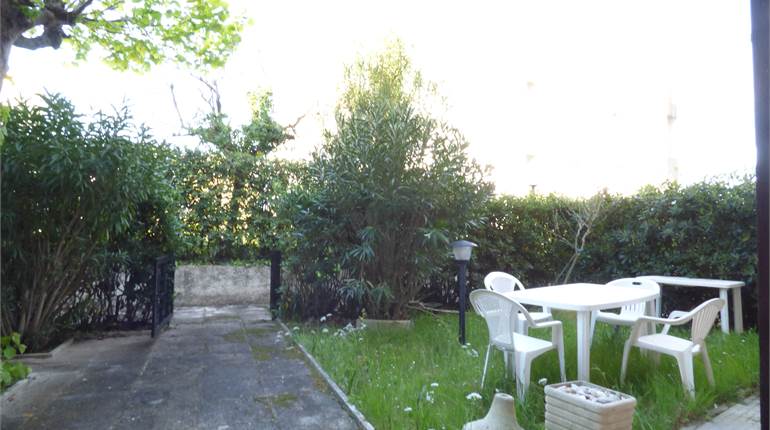 Immobile con giardino e posto auto vicino al mare