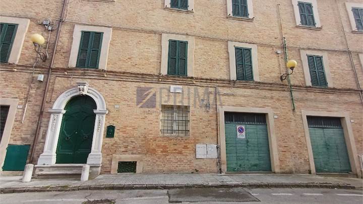 Doppio magazzino nel cuore di Belvedere Ostrense