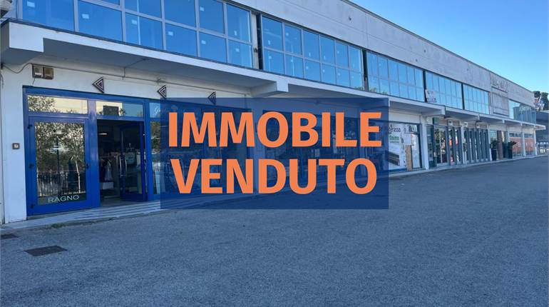 Locale in vendita ad Ancona in Via Primo Maggio