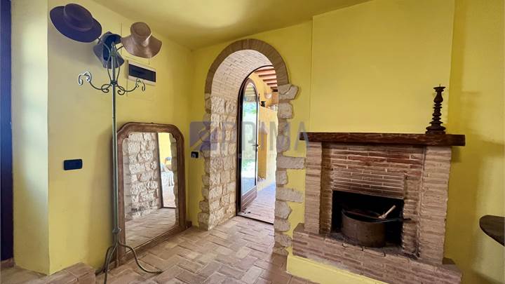 Soluzione cielo terra Sirolo con corte