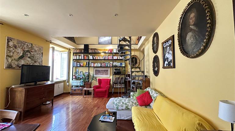 Appartamento in splendido palazzo  con ascensore
