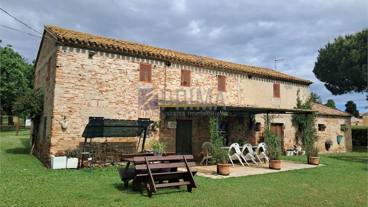 Rif. 540SQ  Casale da ristrutturare Montemarciano