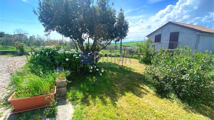 Porzione di villa in campagna