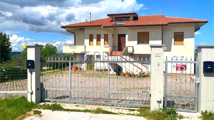 PORZIONE di villa in campagna