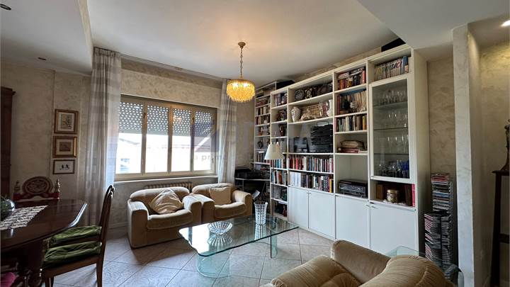 APPARTAMENTO CON BALCONE 