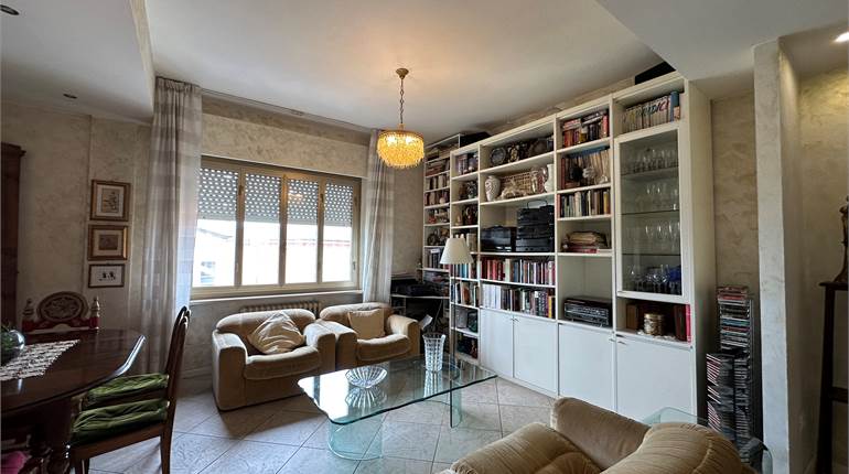 APPARTAMENTO CON BALCONE 