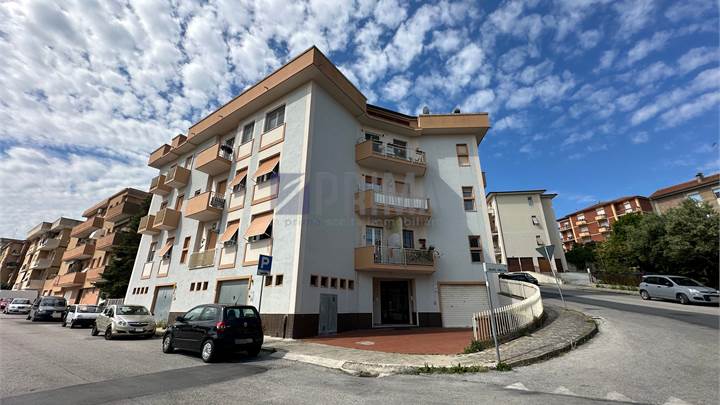 Posatora, appartamento luminoso e panoramico