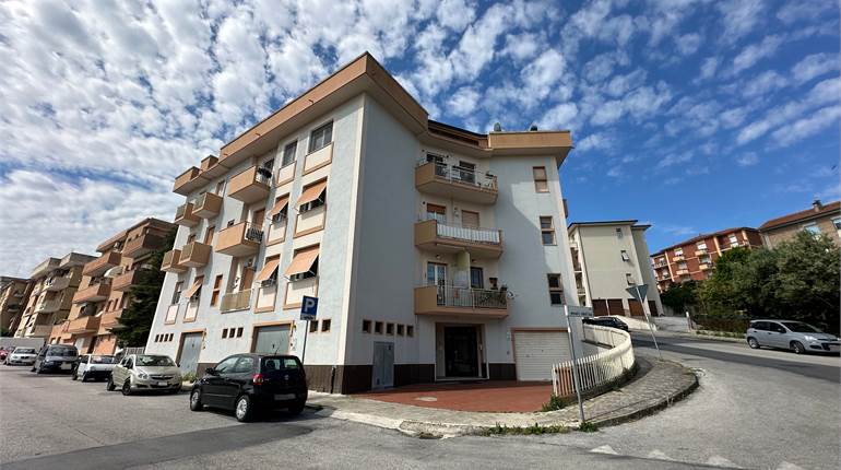 Posatora, appartamento luminoso e panoramico