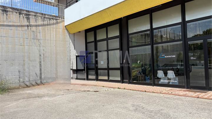 Magazzino in posizione strategica – Osimo