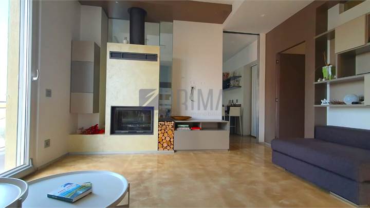 Splendida casa bifamiliare ristrutturata con corte e garage a 10 km da Jesi