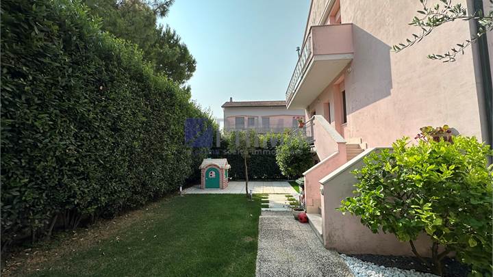 Appartamento indipendente con giardino e garage
