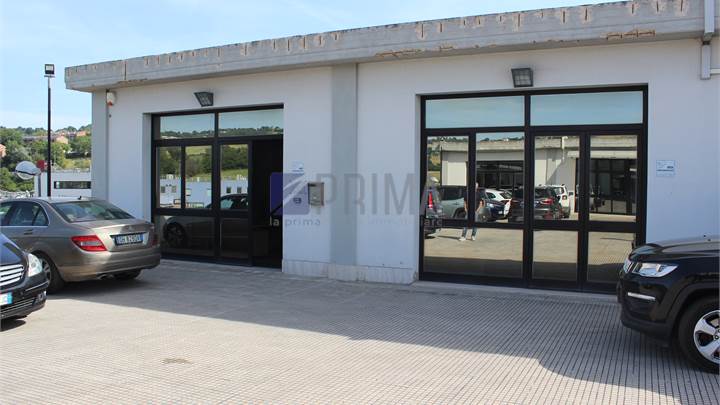 Baraccola locale per attivita' produttive e uffici