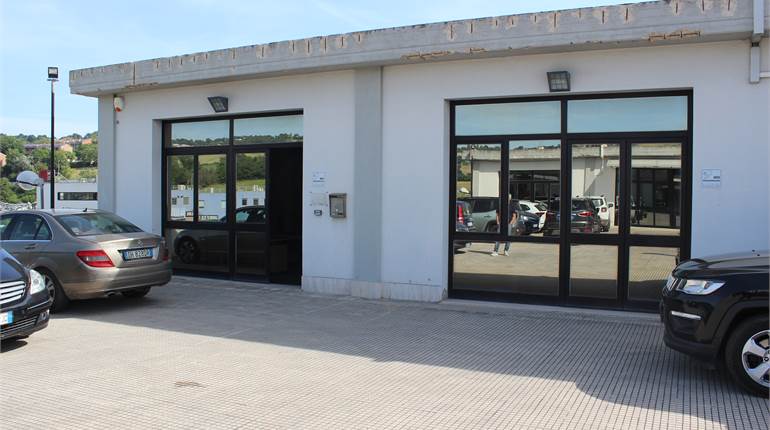 Baraccola locale per attivita' produttive e uffici