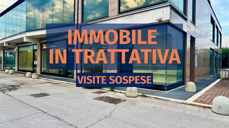 Negozio con Parcheggio e Alta Visibilità Stradale