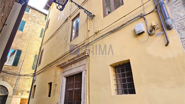 Grande appartamento al piano terra