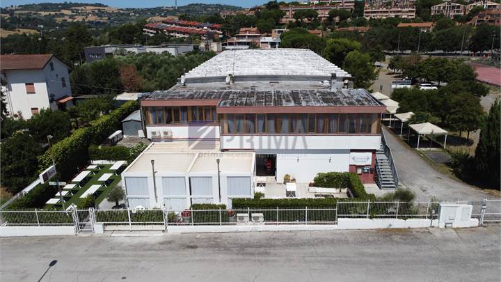 Complesso sportivo polifunzionale con pizzeria Monte D'ago Ancona