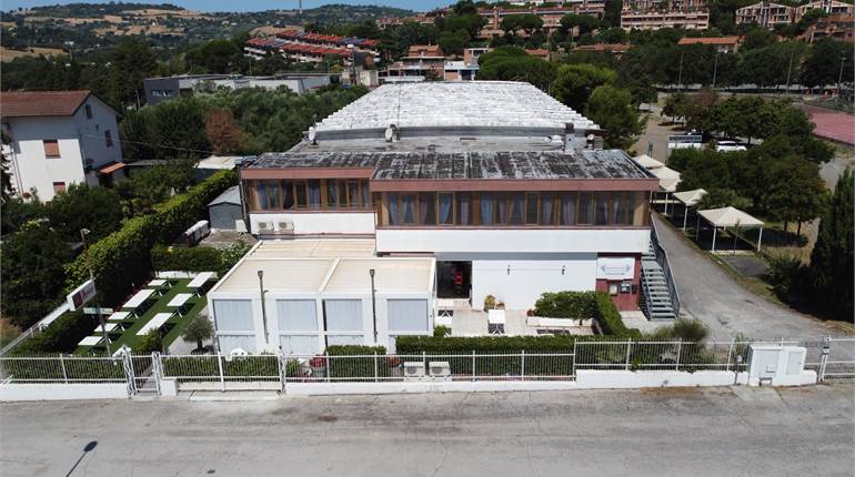 Complesso sportivo polifunzionale con pizzeria Monte D'ago Ancona