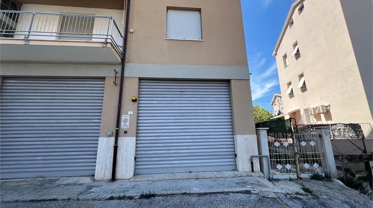 Garage in vendita in Via Fossombrone – Ancona