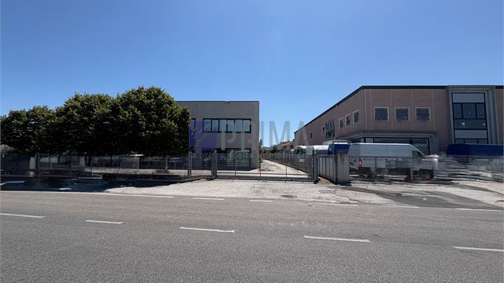 Rif 325SA Falconara Marittima, Porzione di capannone in affitto.