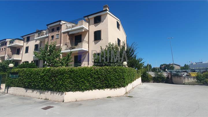 OSIMO Stazione con giardino