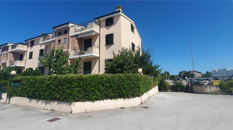 OSIMO Stazione con giardino