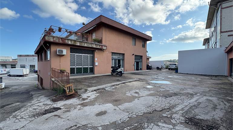 Magazzino 390 mq – Ancona, Baraccola Ovest