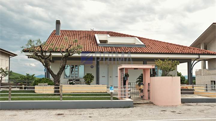 Complesso immobiliare in posizione panoramica