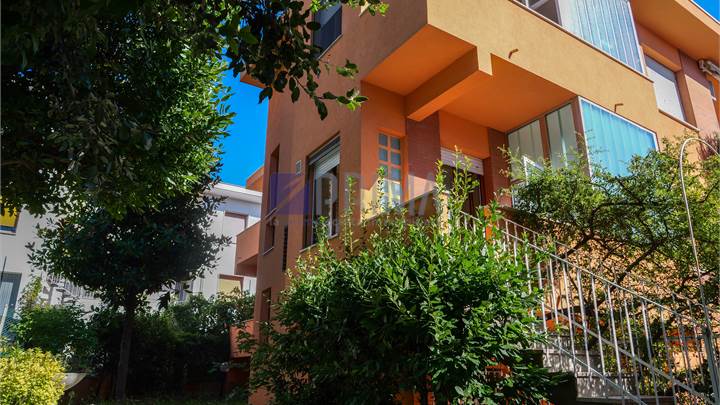 Appartamento in bifamiliare con giardino e garage