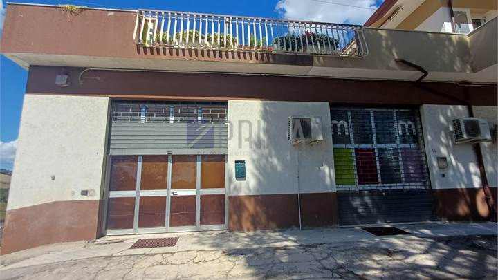 Ancona vendita magazzino zona baraccola