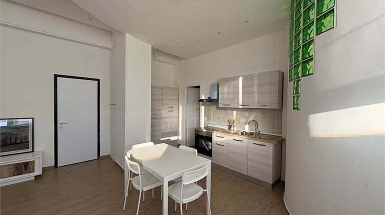 Affitasi appartamento ristrutturato al piano terra.