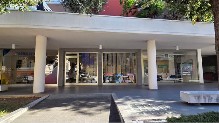 Palombare, ottimo investimento, 6 locali commerciali a reddito in classe A1