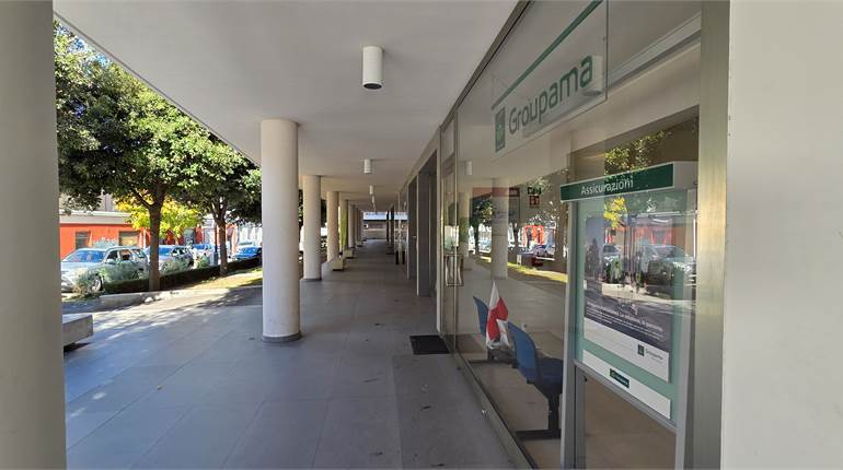 Palombare, ottimo investimento, 6 locali commerciali a reddito in classe A1