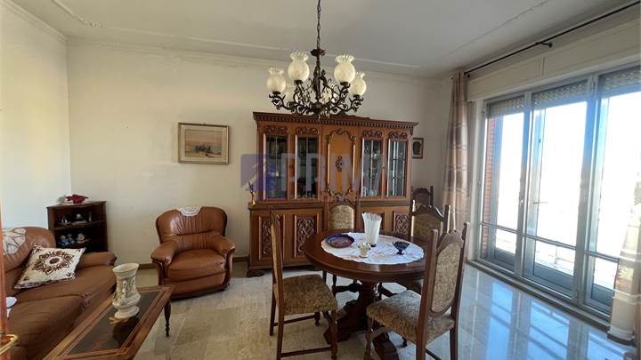 Ampio appartamento zona Stazione con proprietà privata