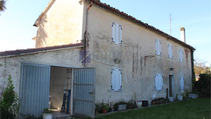  Casolare indipendente con giardino  una piccola oasi di pace tra città e natura!