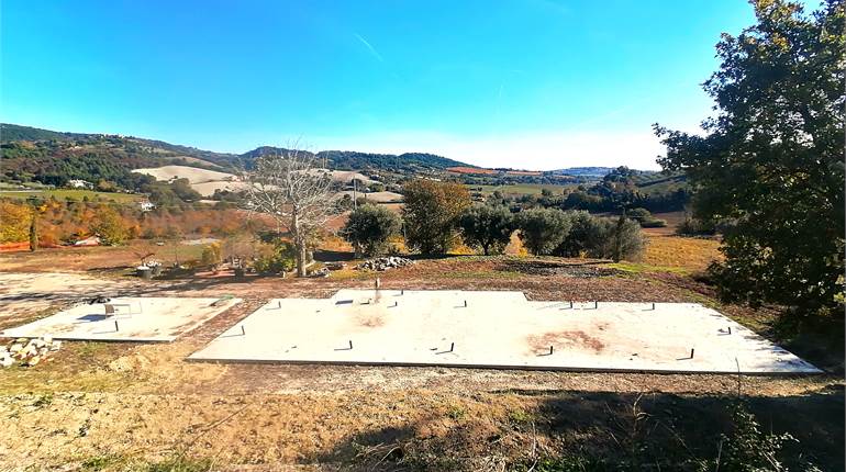 Area per Casa Colonica nel cuore del Parco del Conero