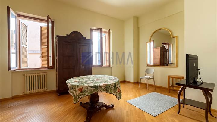 Bilocale spazioso in Via Degli Orefici con ascensore 