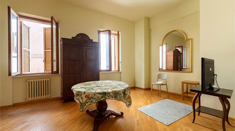 Bilocale spazioso in Via Degli Orefici con ascensore 