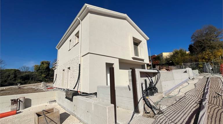  Nuova costruzione con giardino 