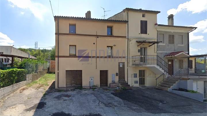 Accogliente appartamento indipendente, subito abitabile. Un rifugio tra le colline di Sant'Elena. 