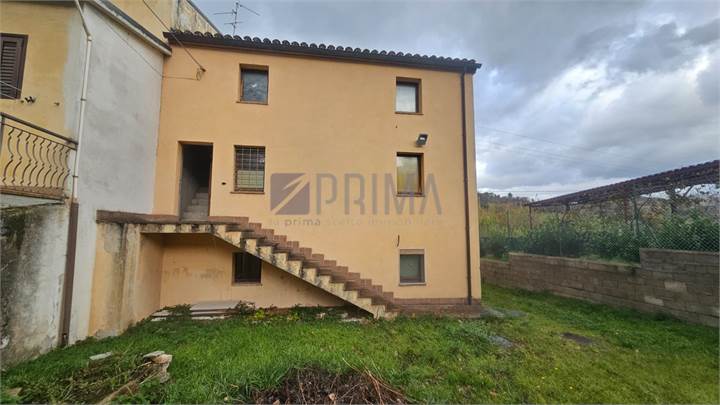 Appartamento da personalizzare con ampio giardino nel borgo di Sant' Elena