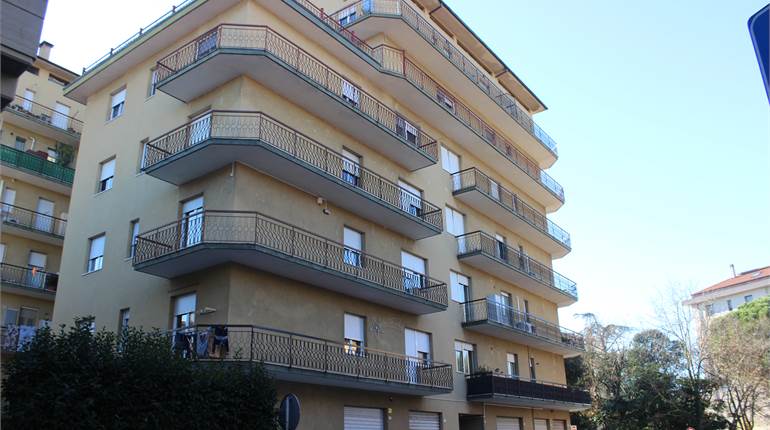 Chiaravalle centro vendita nuda proprietà ampia metratura ottimo investimento