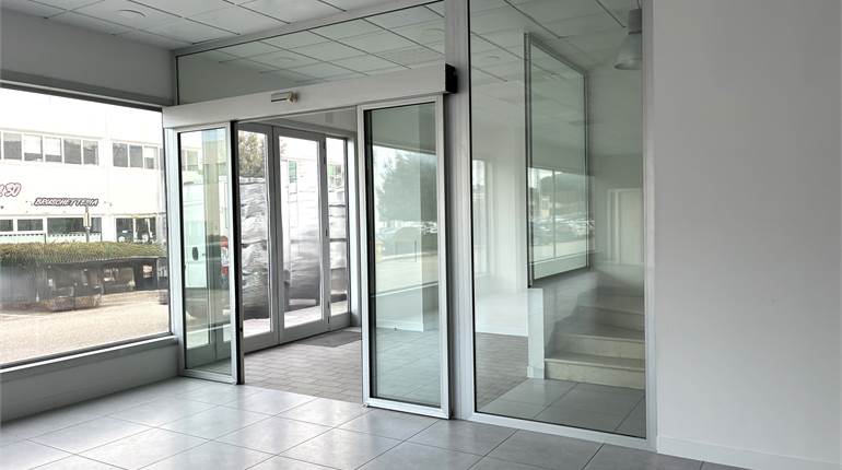 AMPIO LOCALE IN AFFITTO ZONA BARACCOLA 