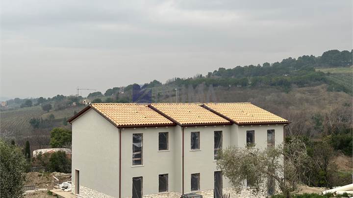 Villetta a schiera con garage