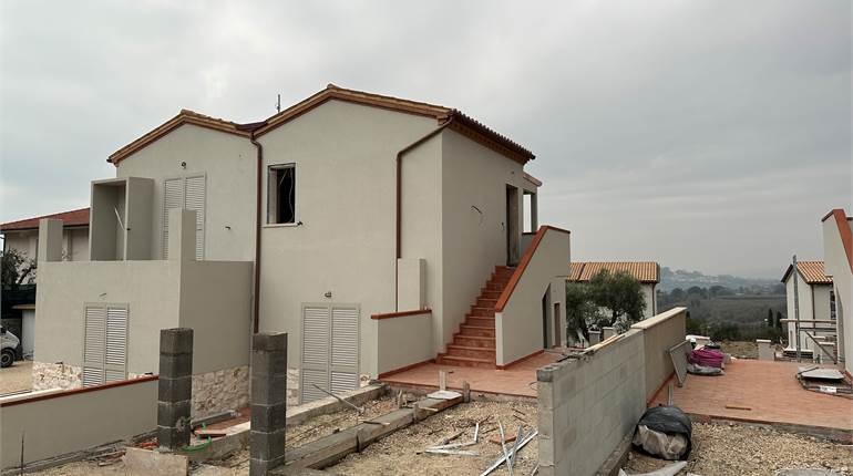 Appartamento con ampio terrazzo