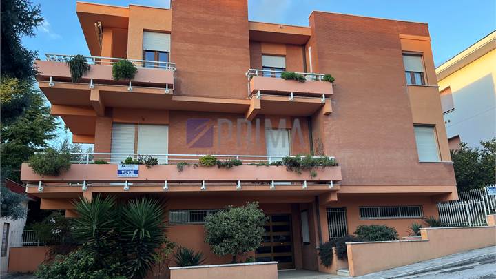 Appartamento in bifamiliare con giardino e garage